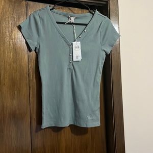 Guess t-shirt with ‘silver’and diamond’ like buttons